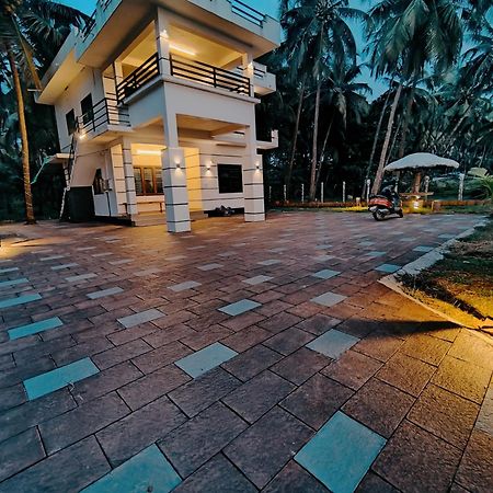Corniche Beach Resort Mulappilangād Pokój zdjęcie