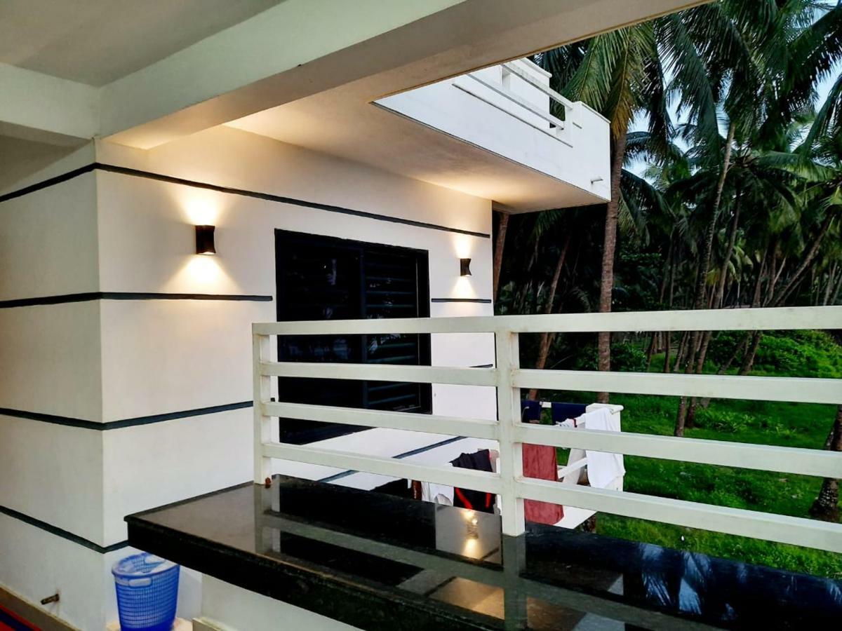 Corniche Beach Resort Mulappilangād Zewnętrze zdjęcie
