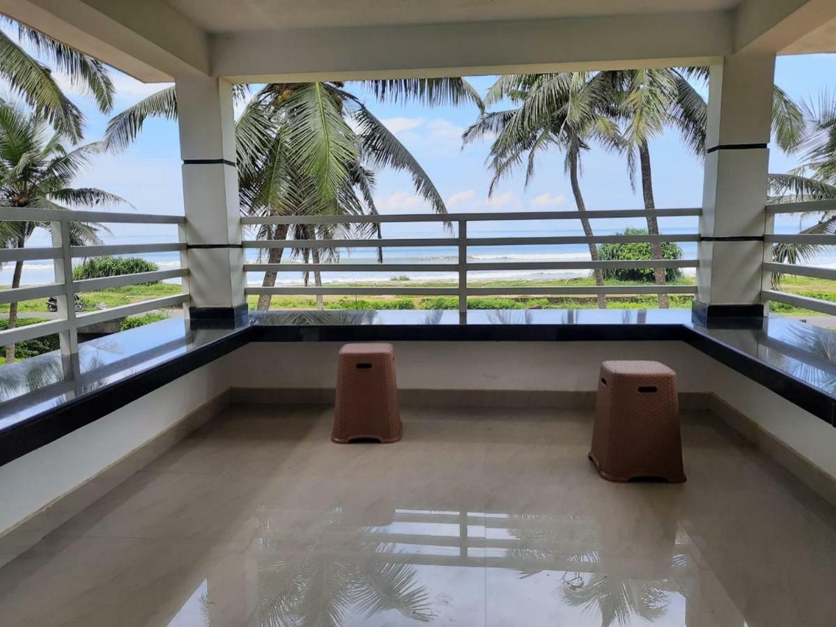 Corniche Beach Resort Mulappilangād Zewnętrze zdjęcie
