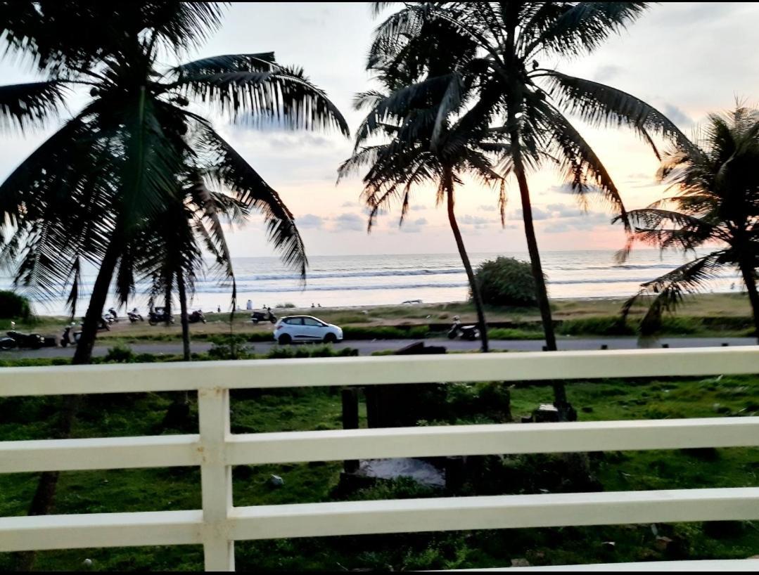 Corniche Beach Resort Mulappilangād Zewnętrze zdjęcie